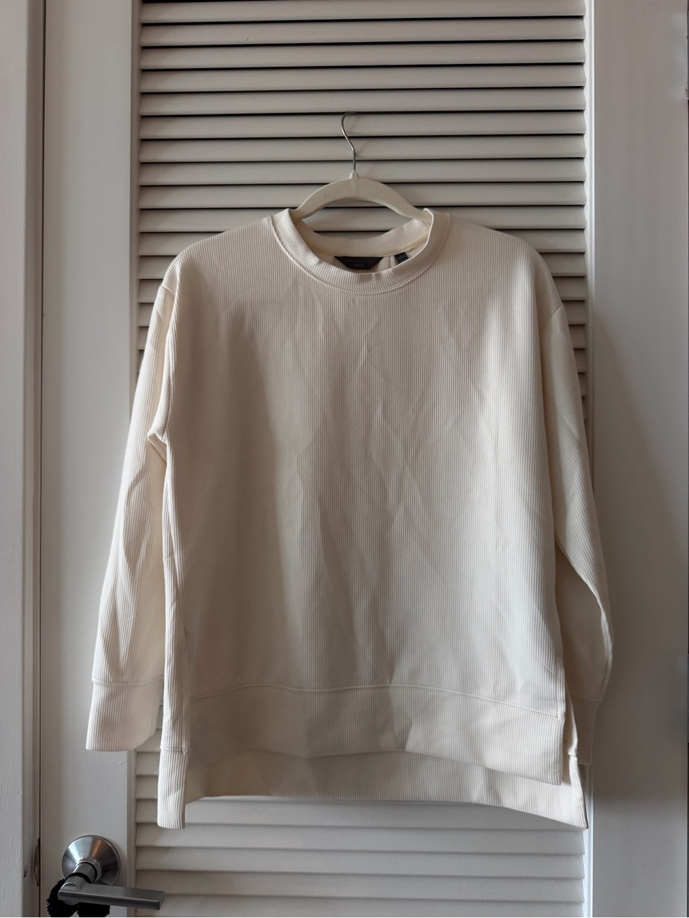 Danskin Cream Ribbed Crewneck Pullover